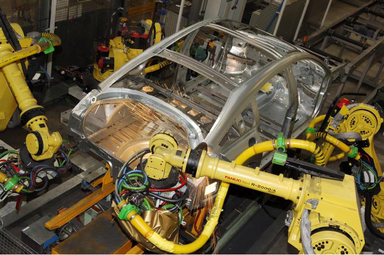 Robots soudeurs dans l'usine de production de la Citron C6